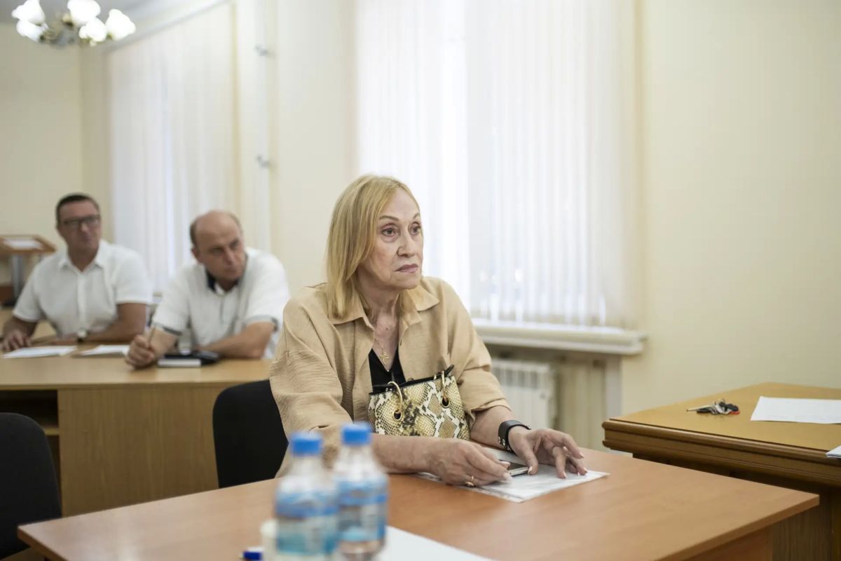Глава администрации Симферополя Михаил Афанасьев провёл личный приём граждан, в ходе которого к нему обратились восемь симферопольцев Глава администрации Симферополя Михаил Афанасьев провёл личный приём граждан, в ходе которого к нему обратились восемь симферопольцев