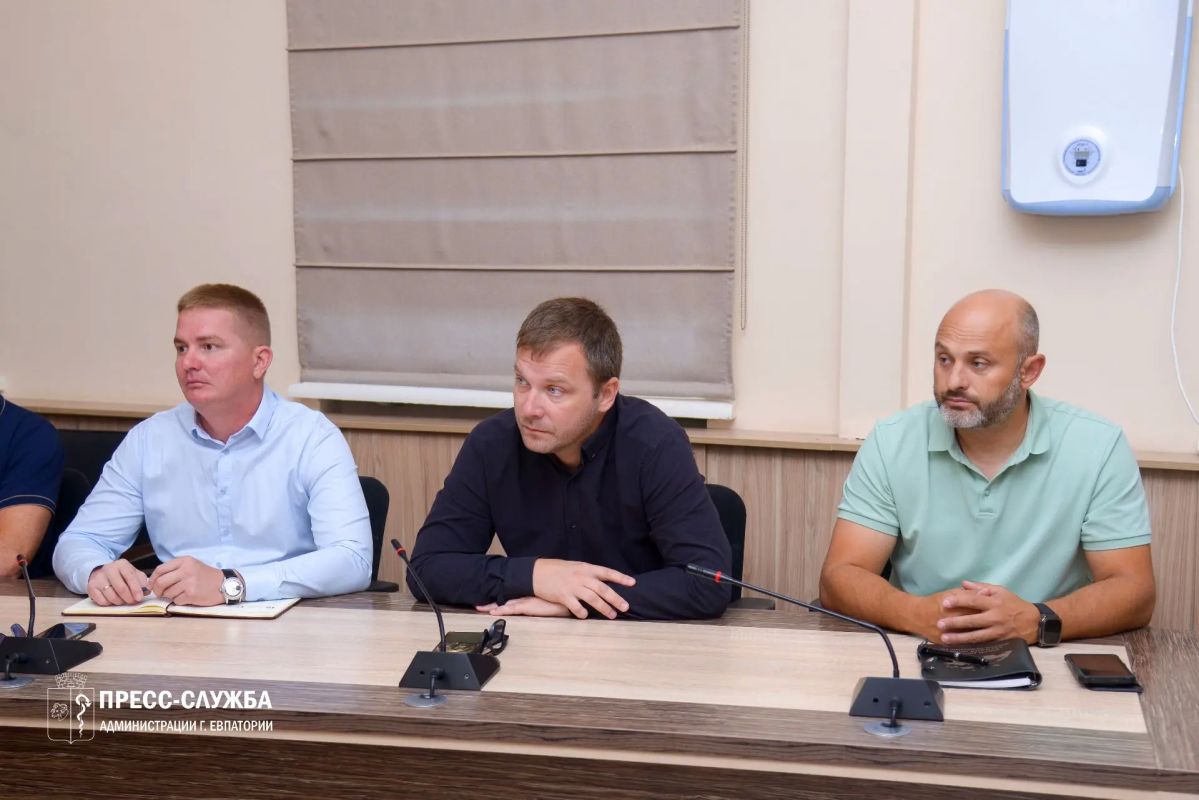 Под руководством первого заместителя главы администрации Евпатории Антона Новикова прошло еженедельное совещание с городскими коммунальными службами и ресурсоснабжающими организациями Под руководством первого заместителя главы администрации Евпатории Антона Новикова прошло еженедельное совещание с городскими коммунальными службами и ресурсоснабжающими организациями