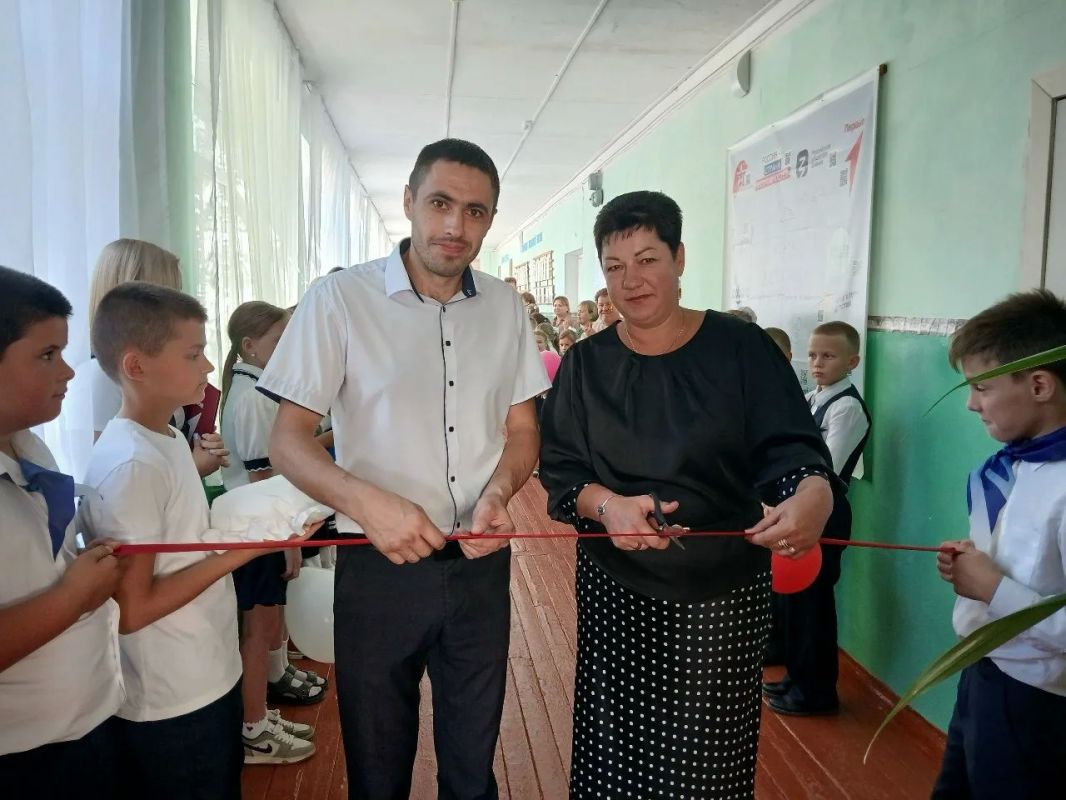 В МБОУ «Славновская школа им. А. Г. Гаврилова» Раздольненского района состоялось долгожданное событие — торжественное открытие обновлённого актового зала, который стал центром современного пространства «Актовый зал — сердце... В МБОУ «Славновская школа им. А. Г. Гаврилова» Раздольненского района состоялось долгожданное событие — торжественное открытие обновлённого актового зала, который стал центром современного пространства «Актовый зал — сердце...