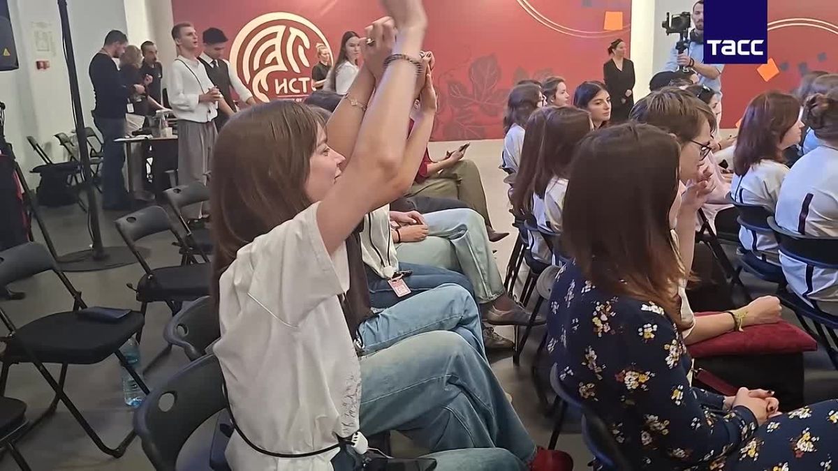 Форум "Истоки" в Севастополе открылся в ограниченном формате —только для молодежи Крымского полуострова, сообщил замруководителя Федерального агентства по делам молодежи Егор Литвиненко, передает корреспондент ТАСС