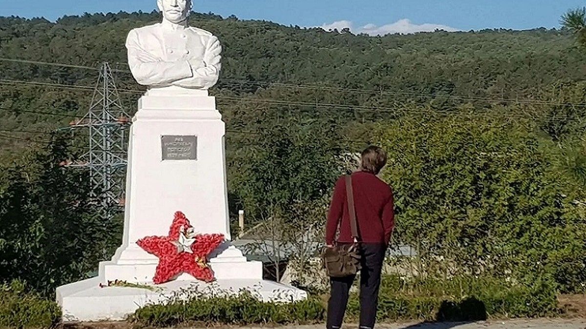 Служил на передовой и проигрывал деньги в карты: чем занимался молодой Лев Толстой в Крыму