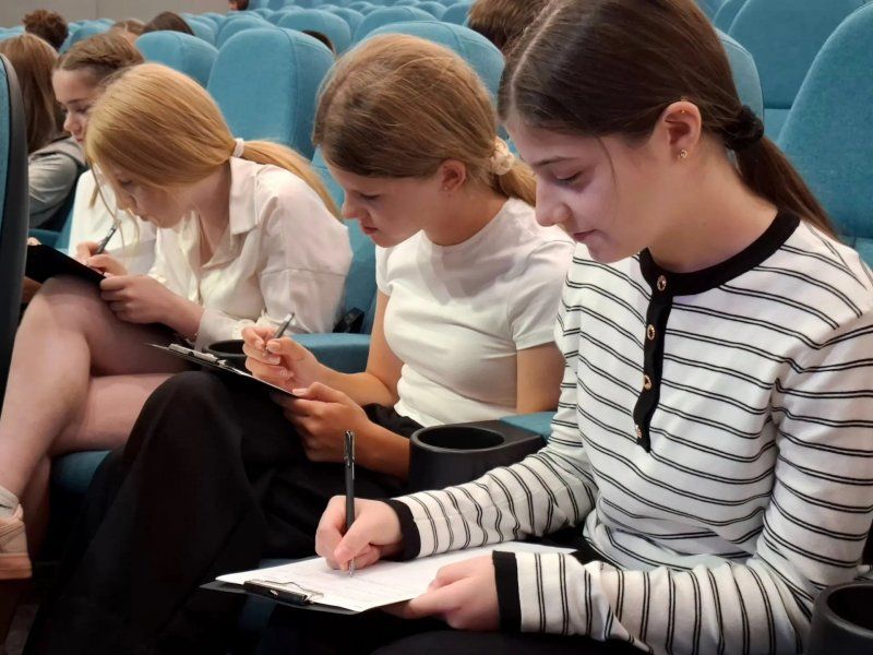 Более 200 севастопольских школьников написали диктант ко Дню языков народов России Более 200 севастопольских школьников написали диктант ко Дню языков народов России