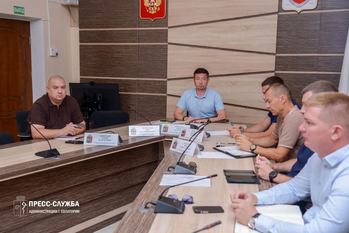 Под руководством первого заместителя главы администрации Евпатории Антона Новикова прошло еженедельное совещание с городскими коммунальными службами и ресурсоснабжающими организациями Под руководством первого заместителя главы администрации Евпатории Антона Новикова прошло еженедельное совещание с городскими коммунальными службами и ресурсоснабжающими организациями