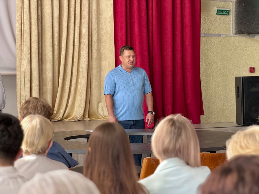 Юрий Нестеренко: В ходе рабочих встреч с коллективами ГБУЗ РК «Симферопольская центральная районная клиническая больница» и ГБУЗ РК «Клиническая психиатрическая больница №5» обсудили вопросы развития сферы здравоохранения... Юрий Нестеренко: В ходе рабочих встреч с коллективами ГБУЗ РК «Симферопольская центральная районная клиническая больница» и ГБУЗ РК «Клиническая психиатрическая больница №5» обсудили вопросы развития сферы здравоохранения...