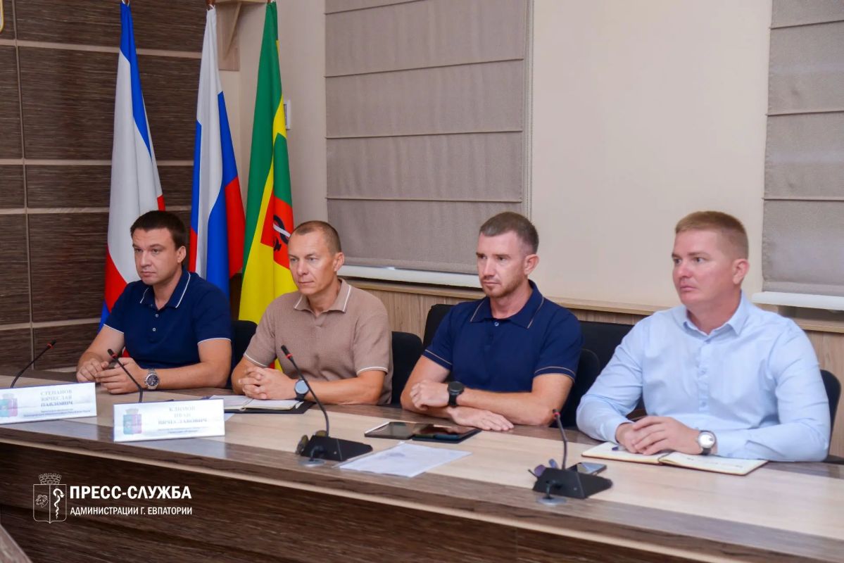 Под руководством первого заместителя главы администрации Евпатории Антона Новикова прошло еженедельное совещание с городскими коммунальными службами и ресурсоснабжающими организациями Под руководством первого заместителя главы администрации Евпатории Антона Новикова прошло еженедельное совещание с городскими коммунальными службами и ресурсоснабжающими организациями
