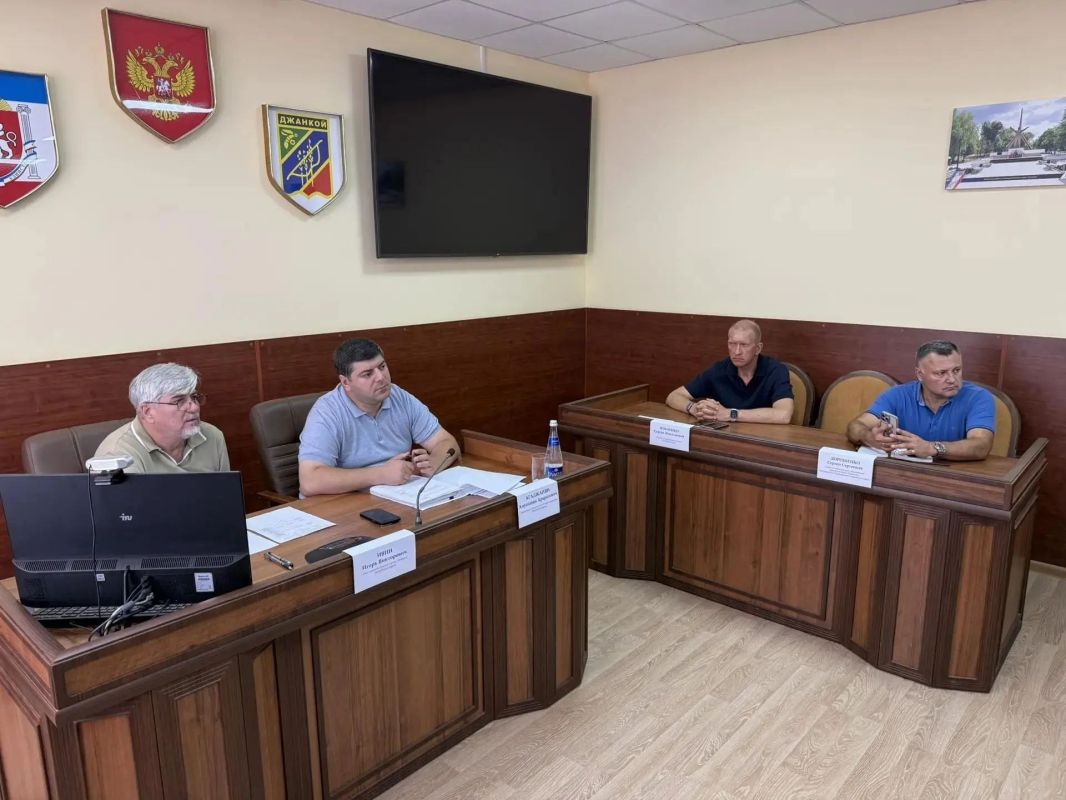 Анушаван Агаджанян: Посетил Джанкой и Джанкойский район, где проверил исполнение поручения Главы Республики Крым по обеспечению жителей твёрдым топливом по социальной цене