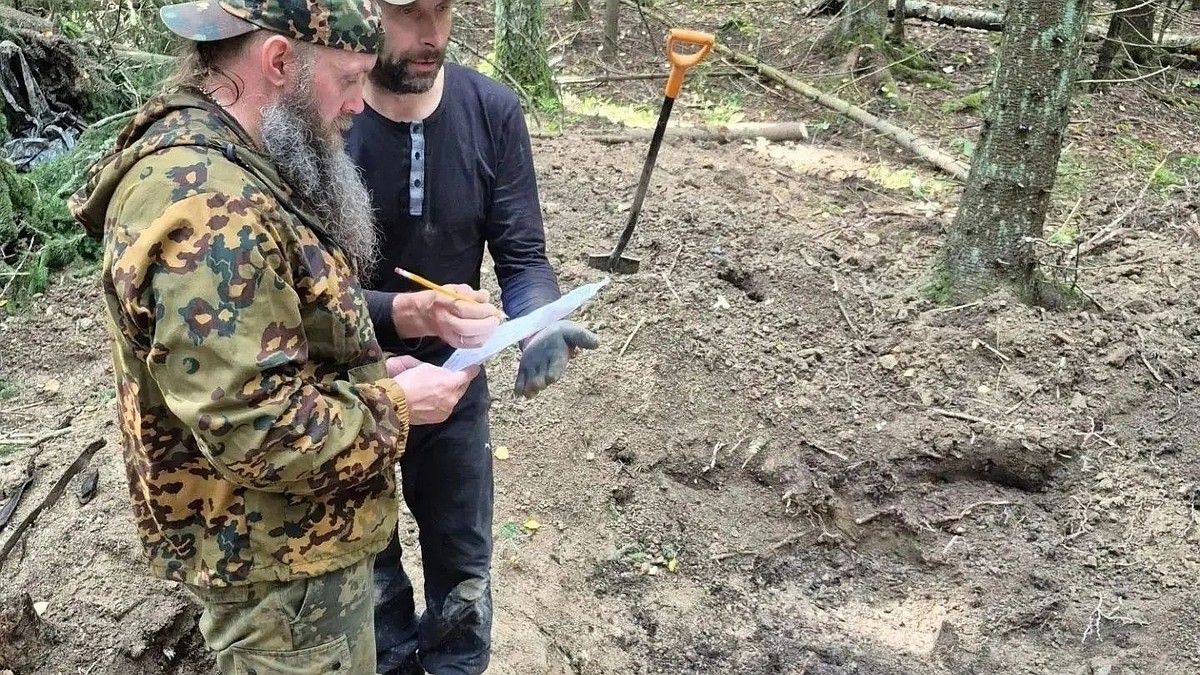 Пустой солдатский медальон и фрагменты амуниции: поисковики обнаружили останки 13 защитников Ленинграда