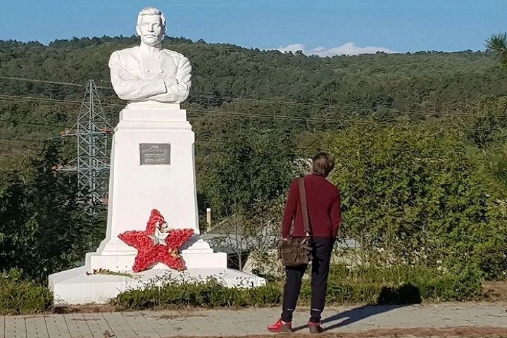 Служил на передовой и проигрывал деньги в карты: чем занимался молодой Лев Толстой в Крыму Служил на передовой и проигрывал деньги в карты: чем занимался молодой Лев Толстой в Крыму