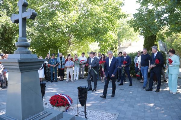 В Симферополе почтили память воинов, павших в Крымской войне 1853-1856 годов