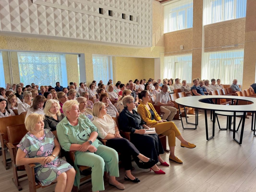 Юрий Нестеренко: В ходе рабочих встреч с коллективами ГБУЗ РК «Симферопольская центральная районная клиническая больница» и ГБУЗ РК «Клиническая психиатрическая больница №5» обсудили вопросы развития сферы здравоохранения... Юрий Нестеренко: В ходе рабочих встреч с коллективами ГБУЗ РК «Симферопольская центральная районная клиническая больница» и ГБУЗ РК «Клиническая психиатрическая больница №5» обсудили вопросы развития сферы здравоохранения...