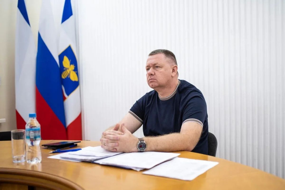 Глава администрации Симферополя Михаил Афанасьев провёл личный приём граждан, в ходе которого к нему обратились восемь симферопольцев