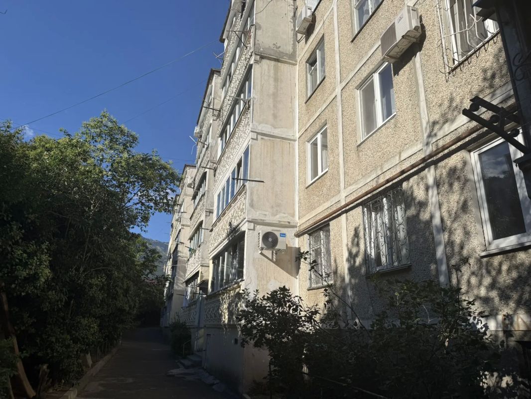 Константин Шимановский: Сегодня с депутатом Ялтинского городского совета Александром Туровским и заместителем главы администрации Романом Охрименко встретились с жителями Рабочей, 19 и 21 Константин Шимановский: Сегодня с депутатом Ялтинского городского совета Александром Туровским и заместителем главы администрации Романом Охрименко встретились с жителями Рабочей, 19 и 21