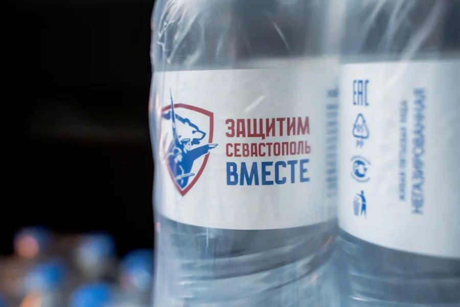В укрытия и волонтерские организации Севастополя передали около 2500 литров питьевой воды В укрытия и волонтерские организации Севастополя передали около 2500 литров питьевой воды