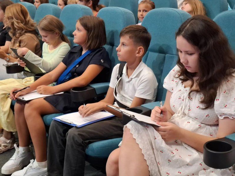 Более 200 севастопольских школьников написали диктант ко Дню языков народов России Более 200 севастопольских школьников написали диктант ко Дню языков народов России