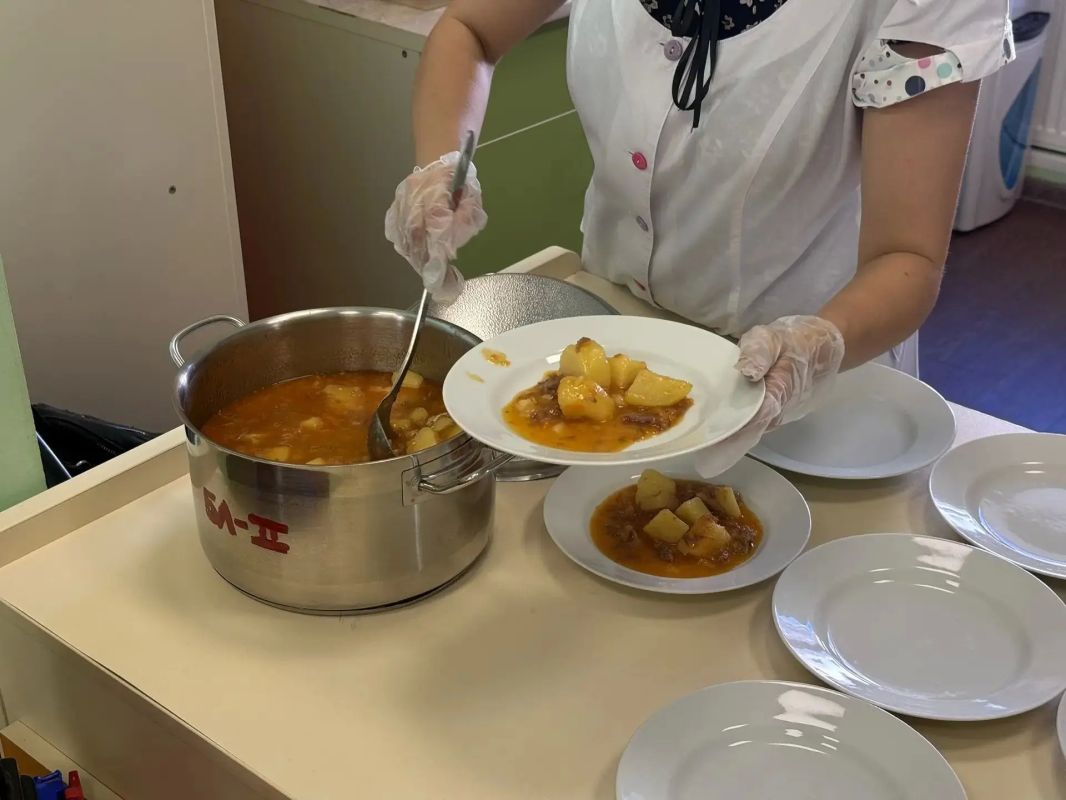 Строгие эксперты – мамы и папы ялтинских деток – убедились, что повара в детских садах работают с душой Строгие эксперты – мамы и папы ялтинских деток – убедились, что повара в детских садах работают с душой
