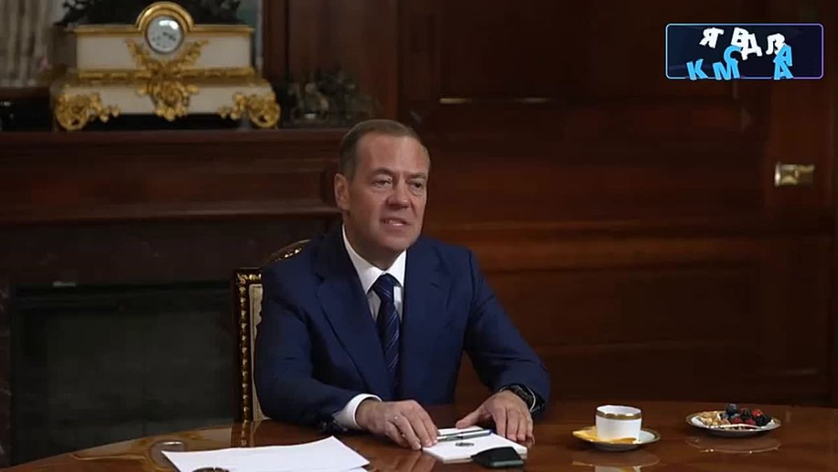 Заместитель председателя Совета безопасности Российской Федерации Дмитрий Медведев в интервью газете «Ведомости»: «Или великая держава, или никакая»