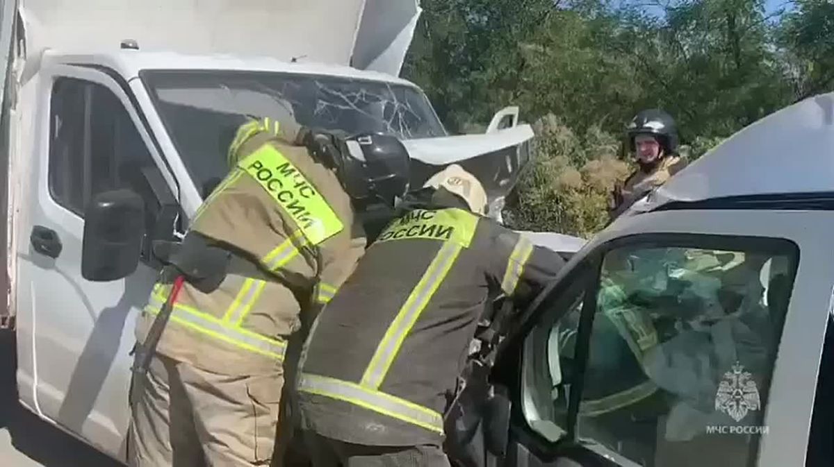 В селе Знаменка Красногвардейского района произошло ДТП с грузовиком: пострадали три человека