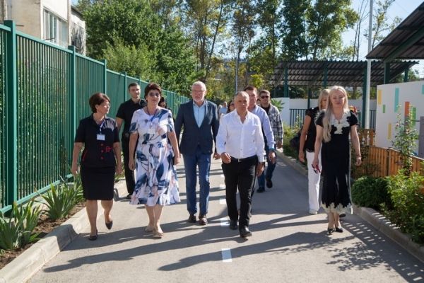 Владимир Константинов осмотрел ряд объектов в Евпатории и Сакском районе Владимир Константинов осмотрел ряд объектов в Евпатории и Сакском районе