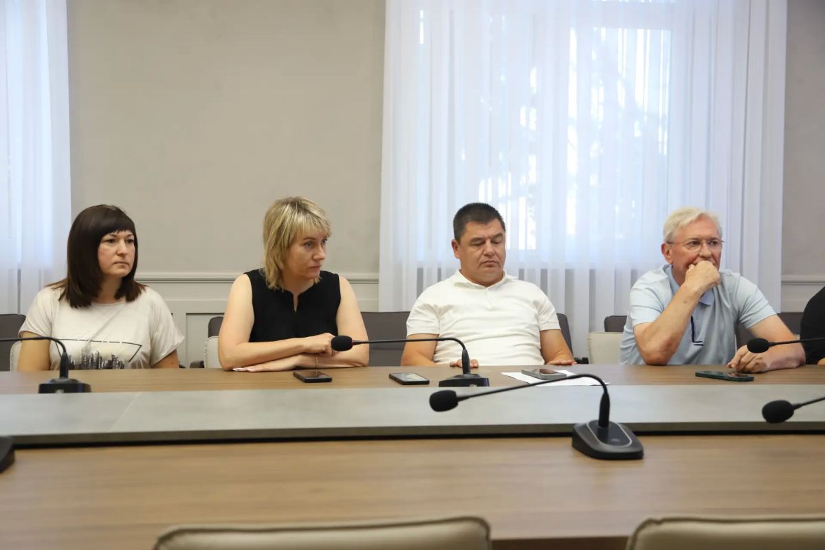 Глава администрации Бахчисарайского района Анжелика Ястребова с коллегами провела приём граждан Глава администрации Бахчисарайского района Анжелика Ястребова с коллегами провела приём граждан