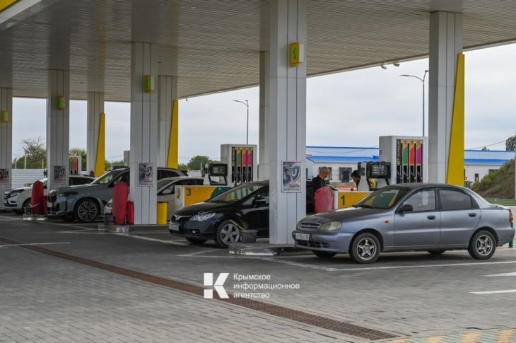 290 тонн топлива ждут крымских водителей на заправках: сколько поступит в продажу
