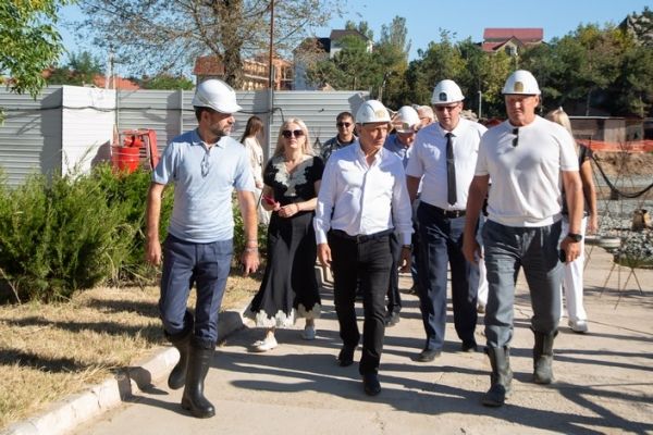 Владимир Константинов осмотрел ряд объектов в Евпатории и Сакском районе Владимир Константинов осмотрел ряд объектов в Евпатории и Сакском районе