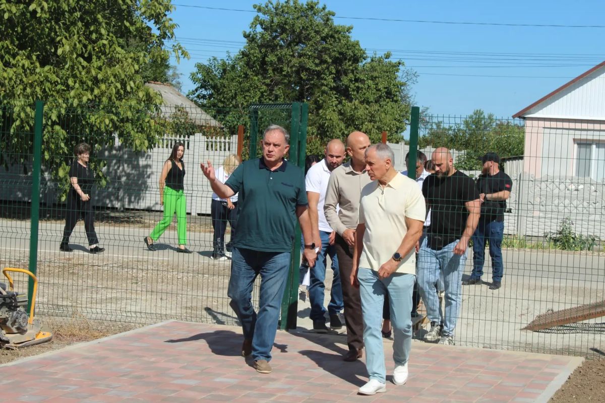 Владимир Константинов проинспектировал строительство социальных объектов в Советском районе Владимир Константинов проинспектировал строительство социальных объектов в Советском районе