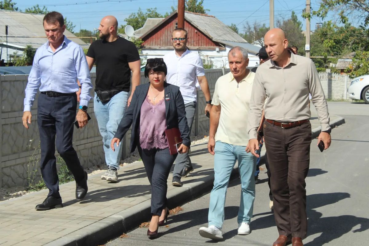 Владимир Константинов проинспектировал строительство социальных объектов в Советском районе Владимир Константинов проинспектировал строительство социальных объектов в Советском районе
