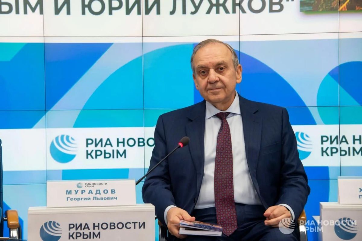 В Симферополе представили монографию о связях экс-мэра Москвы Юрия Лужкова с Крымом В Симферополе представили монографию о связях экс-мэра Москвы Юрия Лужкова с Крымом