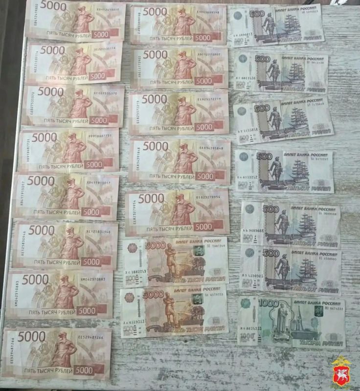 В Ялте задержали сотрудника кафе, который украл у коллеги 102 тысячи рублей