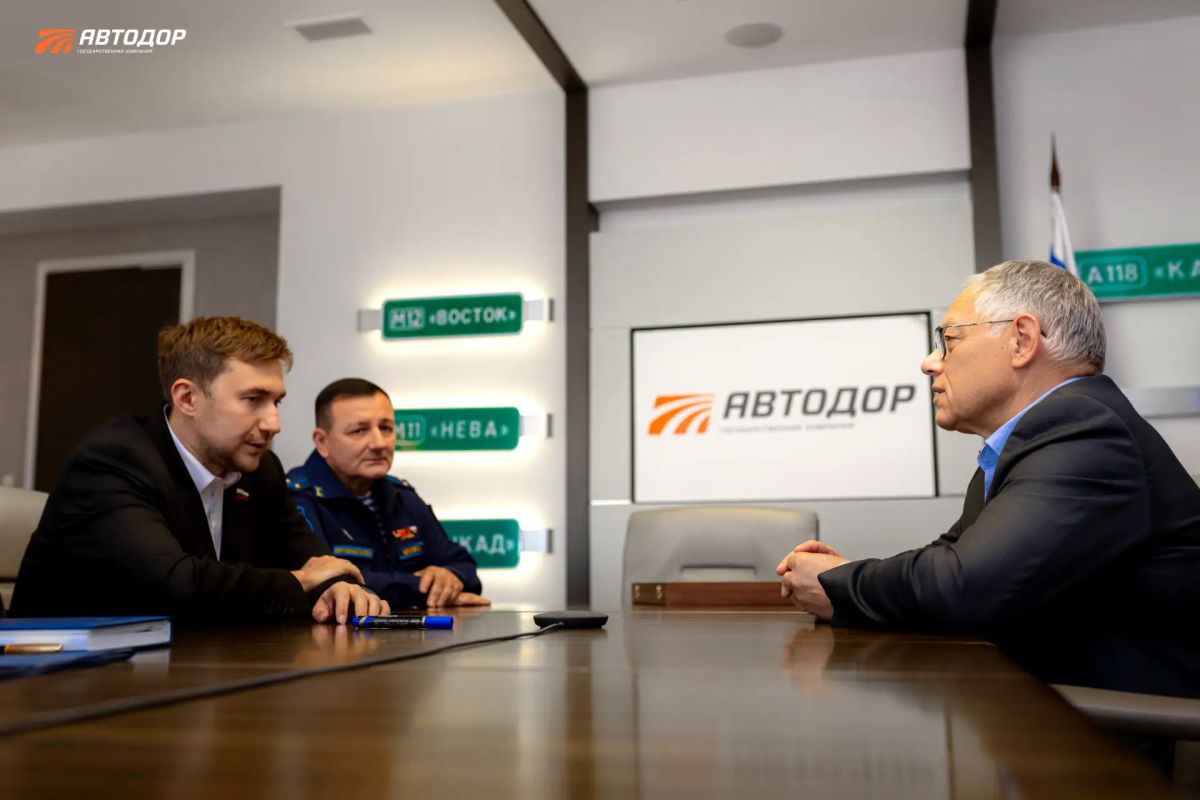 Председатель Правления Государственной компании «Автодор» Вячеслав Петушенко провел рабочую встречу с сенатором Российской Федерации, членом партии «Единая Россия» Сергеем Карякиным