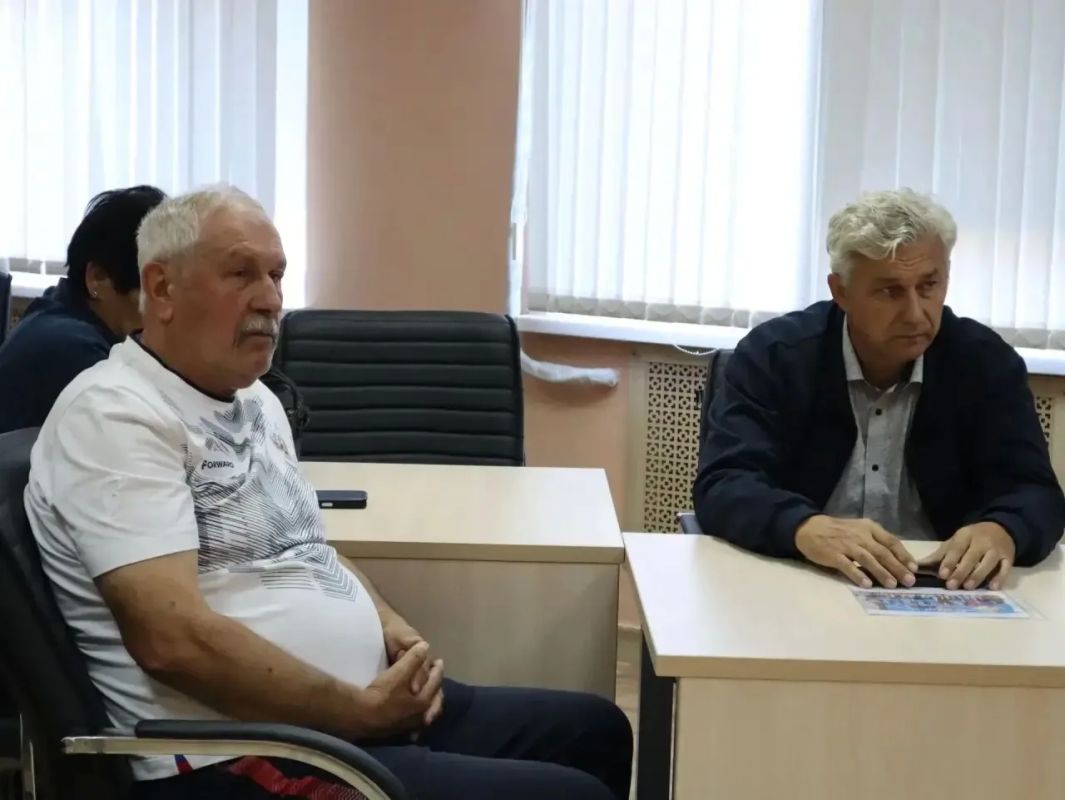 Первый заместитель главы администрации Джанкойского района Анна Трушина провела встречу с тренерским составом МБУ ДО «Спортивная школа» Джанкойского района Первый заместитель главы администрации Джанкойского района Анна Трушина провела встречу с тренерским составом МБУ ДО «Спортивная школа» Джанкойского района