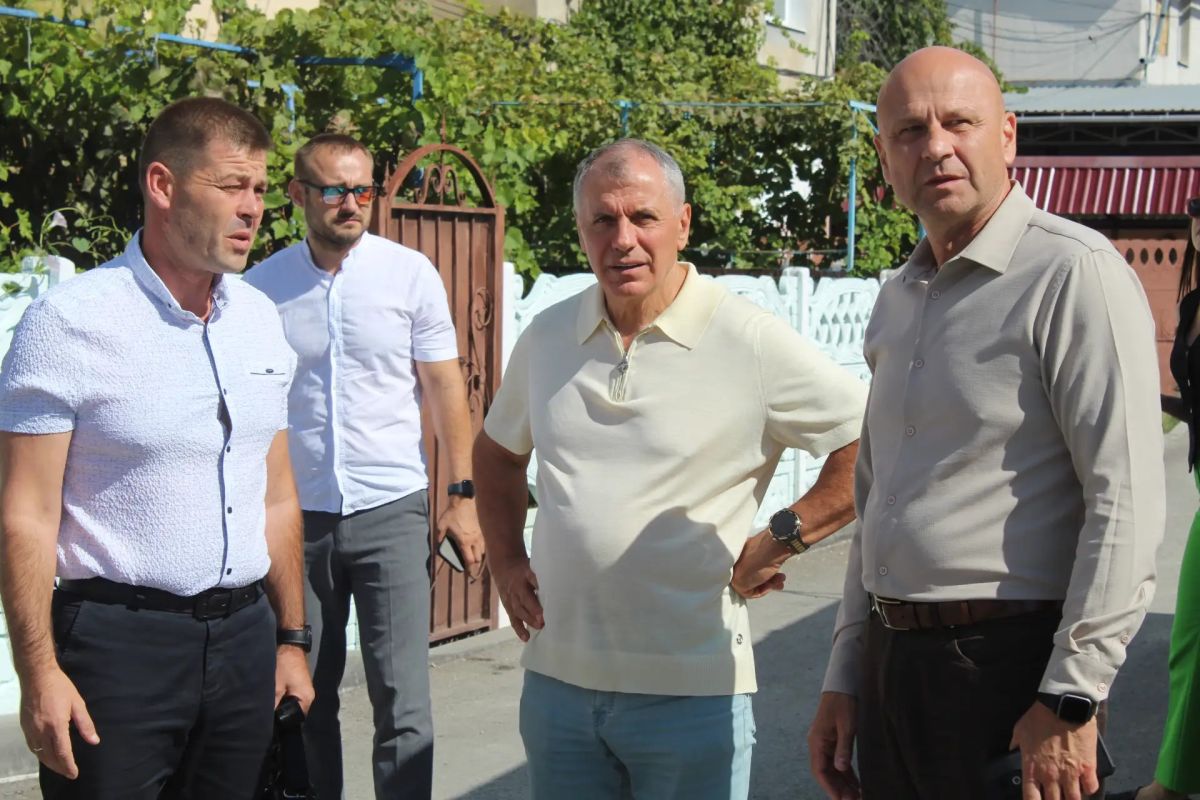 Владимир Константинов проинспектировал строительство социальных объектов в Советском районе Владимир Константинов проинспектировал строительство социальных объектов в Советском районе