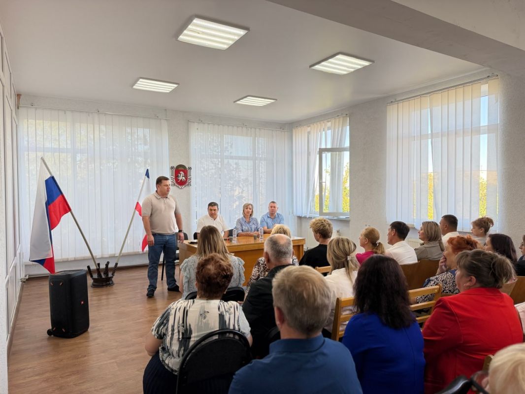 Юрий Нестеренко: В ходе рабочих встреч с жителями Трудовского и Добровского сельских поселений обсудили реализованные проекты благоустройства и планы дальнейшего развития, трудности, которые возникают и пути их решения