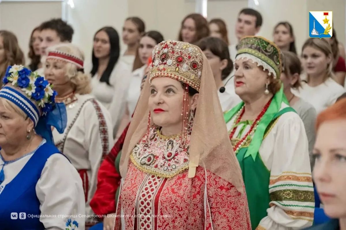 На конкурсе «ЭтноКраса» студентки представили традиции народов России На конкурсе «ЭтноКраса» студентки представили традиции народов России