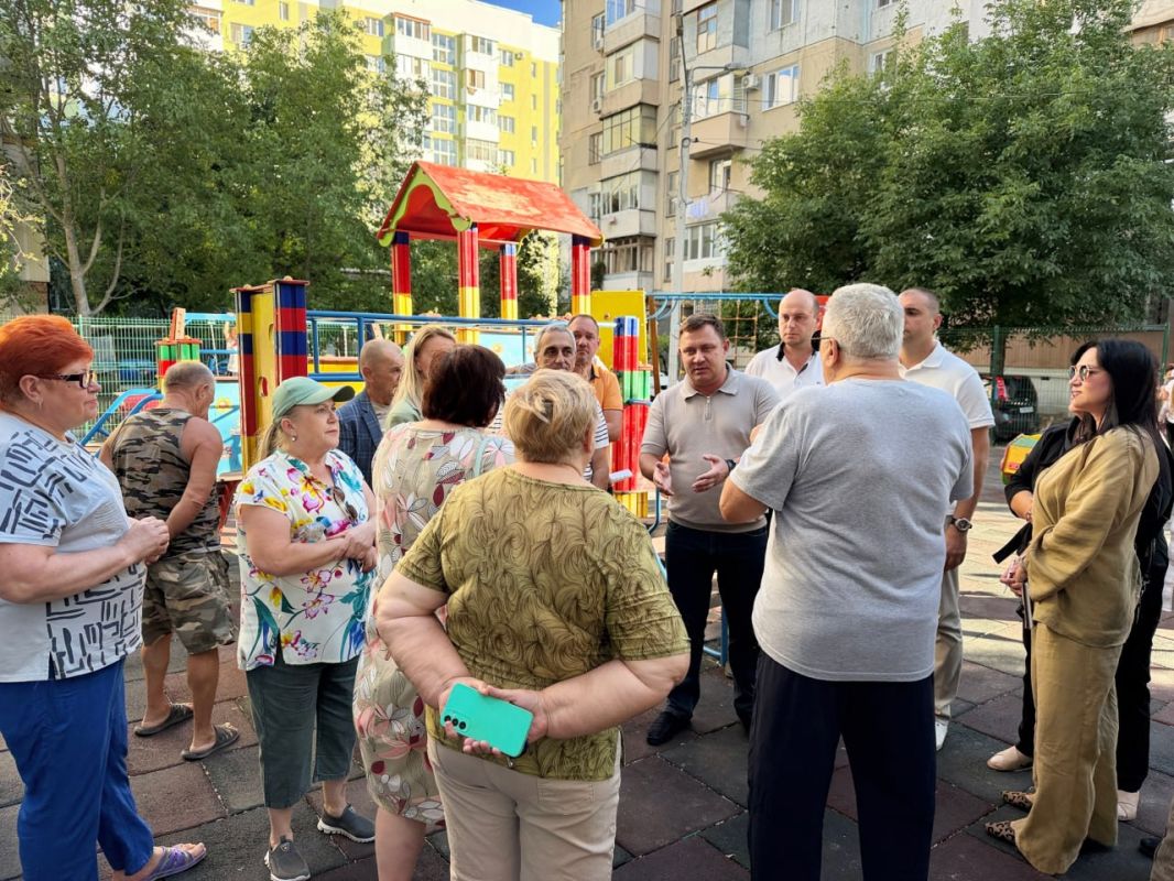 Юрий Нестеренко: Встретился с жителями многоквартирных домов по улице Туристов, 8/5/1 в Симферополе, для обсуждения и поиска решений волнующих вопросов Юрий Нестеренко: Встретился с жителями многоквартирных домов по улице Туристов, 8/5/1 в Симферополе, для обсуждения и поиска решений волнующих вопросов