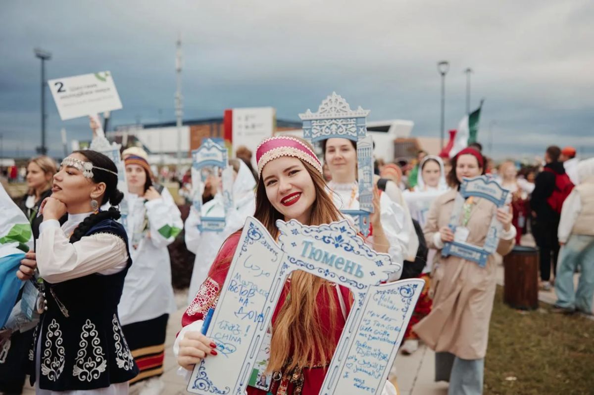 В одном ритме!. Сегодня на МФМ-2026 прошло одно из самых масштабных и красочных событий – Шествие молодёжи мира! Тысячи участников представили культуру своего народа, выйдя в национальных костюмах В одном ритме!. Сегодня на МФМ-2026 прошло одно из самых масштабных и красочных событий – Шествие молодёжи мира! Тысячи участников представили культуру своего народа, выйдя в национальных костюмах