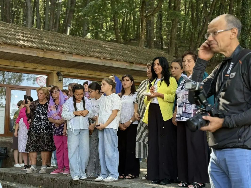В монастыре Сурб Хач, в Старом Крыму, состоялась молодёжная интеллектуальная игра, приуроченная празднику Сурб Хач (Хачверац) — Воздвижению Святого Креста Господня В монастыре Сурб Хач, в Старом Крыму, состоялась молодёжная интеллектуальная игра, приуроченная празднику Сурб Хач (Хачверац) — Воздвижению Святого Креста Господня