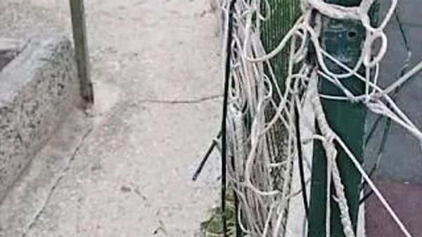 В Симферополе ребенок поранился о металлический прут на детской площадке