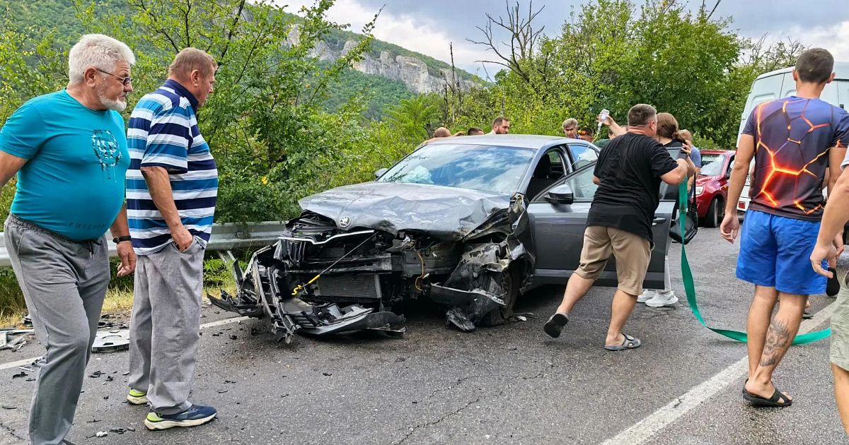 Под Бахчисараем произошло ДТП с участием нескольких автомобилей