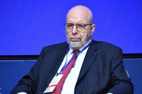 Дмитрий Саймс: Генерал Петреус негодует. В продолжающейся воздушной битве между Россией и Украиной Россия усилила, как предупреждал президент Путин, массированные удары по украинской территории, включая удары по железным...