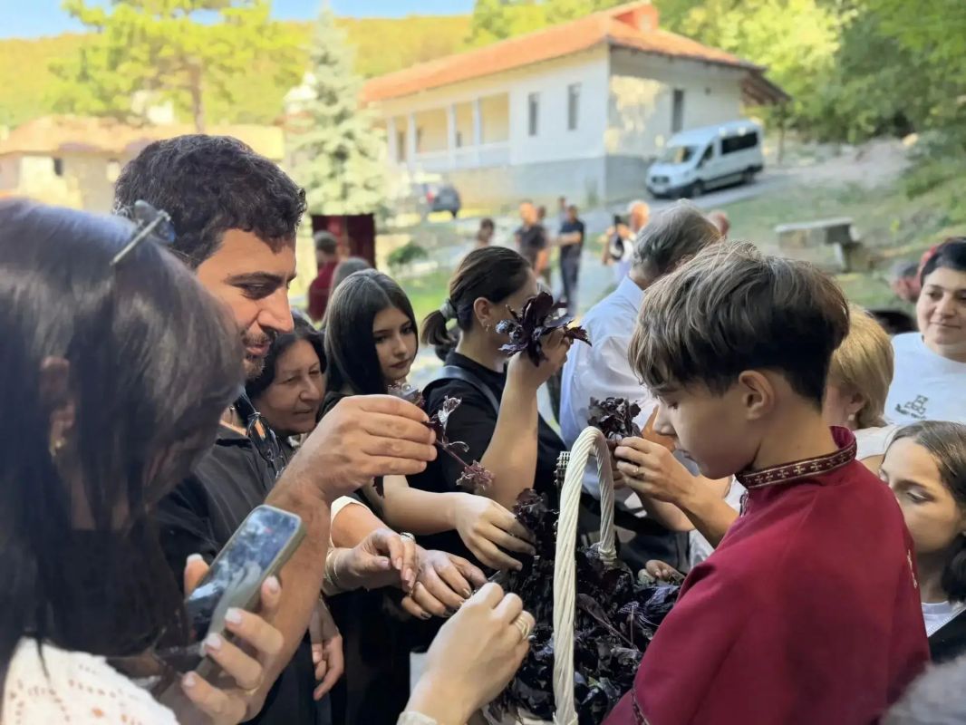 В монастыре Сурб Хач, в Старом Крыму, состоялась молодёжная интеллектуальная игра, приуроченная празднику Сурб Хач (Хачверац) — Воздвижению Святого Креста Господня В монастыре Сурб Хач, в Старом Крыму, состоялась молодёжная интеллектуальная игра, приуроченная празднику Сурб Хач (Хачверац) — Воздвижению Святого Креста Господня