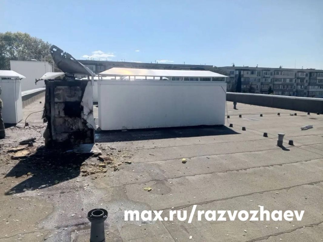 Развожаев сообщил, что повреждения крыши детского сада «Маяк детства» локальные, все дети в безопасности Развожаев сообщил, что повреждения крыши детского сада «Маяк детства» локальные, все дети в безопасности