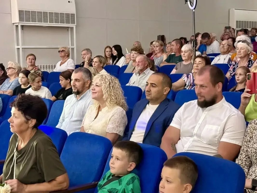 Поселок Мирный отметил 62-летие Поселок Мирный отметил 62-летие