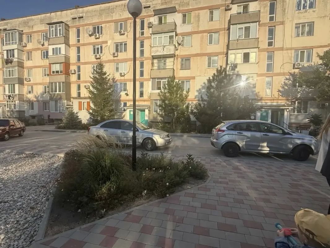 Продолжаем выезжать на места и встречаться с жителями многоквартирных домов, чтобы вместе обсуждать вопросы, которые требуют внимания и решения Продолжаем выезжать на места и встречаться с жителями многоквартирных домов, чтобы вместе обсуждать вопросы, которые требуют внимания и решения