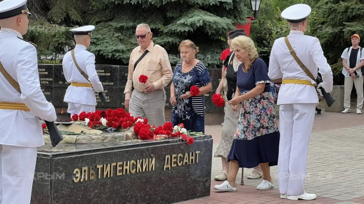 53-ю годовщину присвоения звания «город-герой» и 52-ю годовщину вручения высших наград СССР отметили в Керчи 53-ю годовщину присвоения звания «город-герой» и 52-ю годовщину вручения высших наград СССР отметили в Керчи