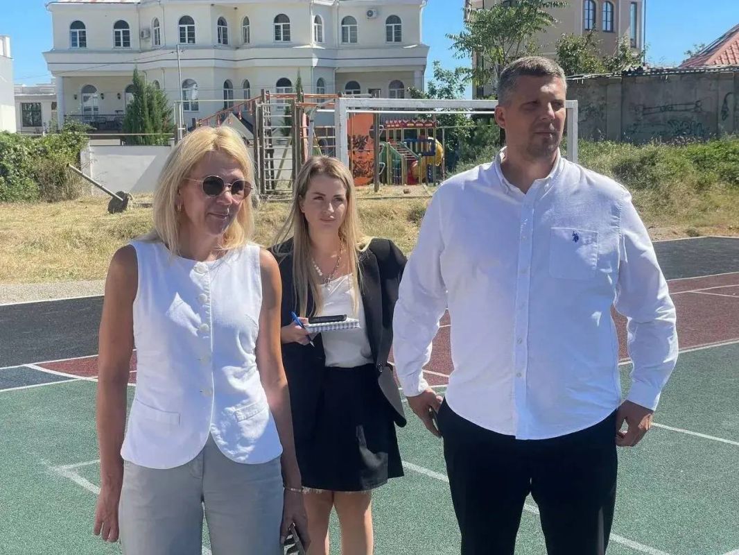 Традиционно выходные посвятила обходам многоквартирных домов и встречам с жителями Традиционно выходные посвятила обходам многоквартирных домов и встречам с жителями
