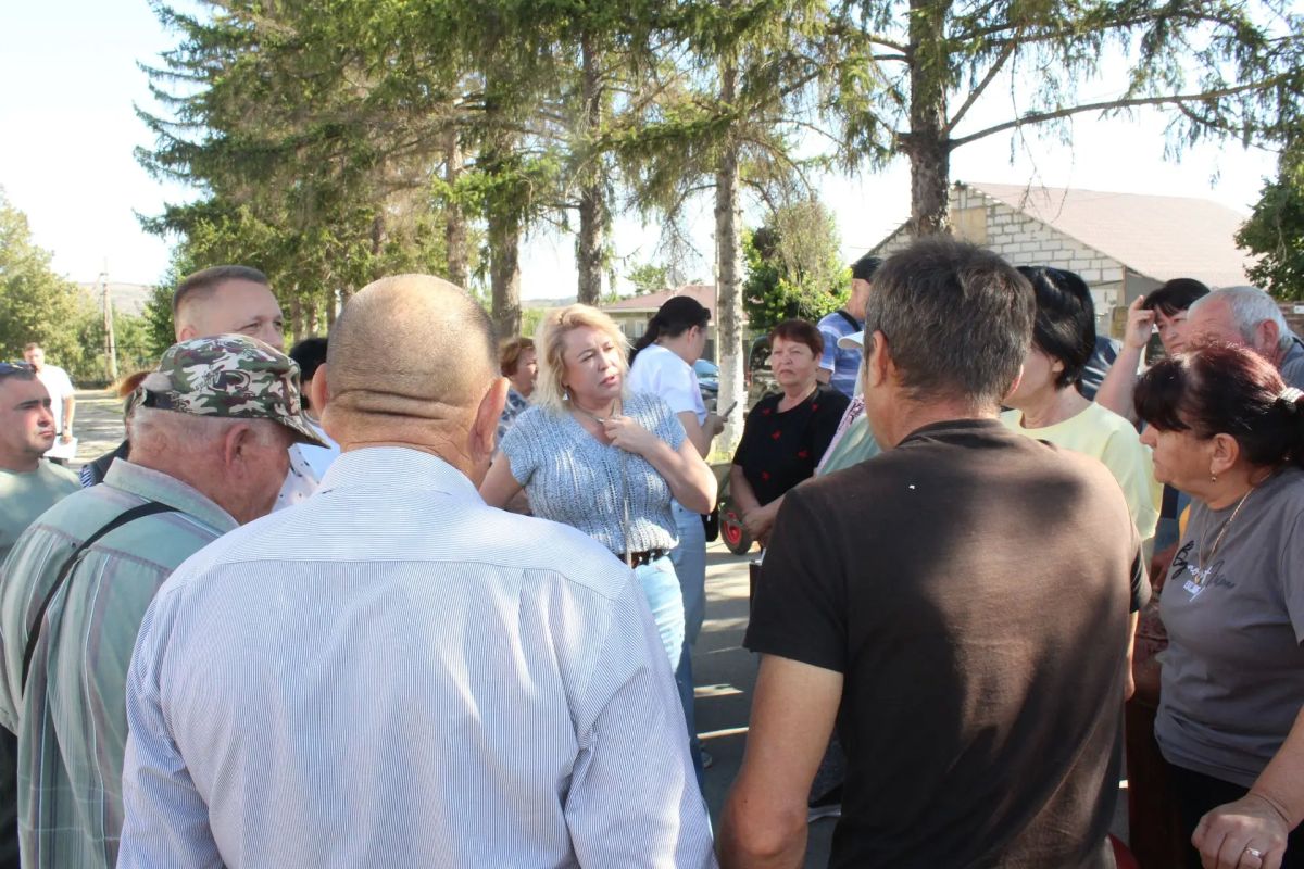 Янина Павленко: Выезд в Белогорский район. Детальное знакомство с сельскими поселениями продолжаю, глобальная задача – побывать во всех уголочках, дотянуться до каждого, кому нужна помощь и поддержка Янина Павленко: Выезд в Белогорский район. Детальное знакомство с сельскими поселениями продолжаю, глобальная задача – побывать во всех уголочках, дотянуться до каждого, кому нужна помощь и поддержка