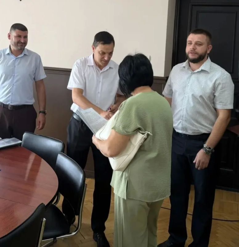 6 семей из числа реабилитированных народов получили ключи от долгожданных квартир 6 семей из числа реабилитированных народов получили ключи от долгожданных квартир