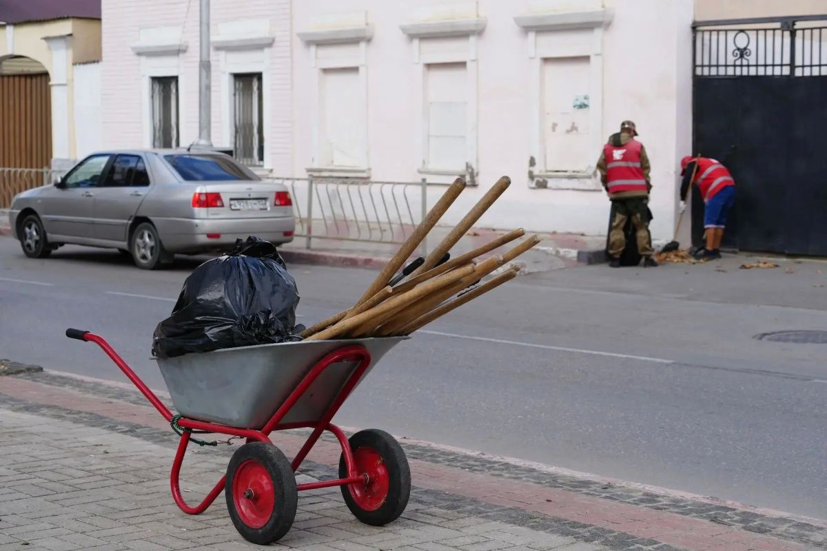 В городских скверах продолжаются работы по монтажу и обслуживанию систем автоматического полива В городских скверах продолжаются работы по монтажу и обслуживанию систем автоматического полива