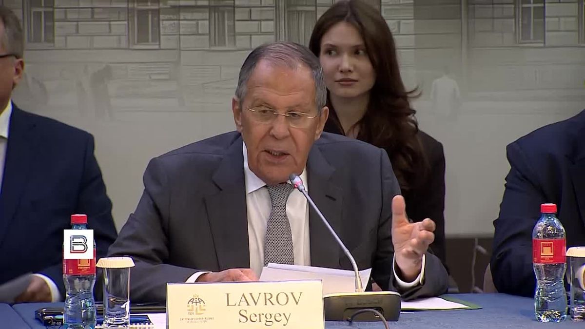 Мир уже год жил бы без конфликта на Украине, если бы европейцы не отговорили США от договоренностей Анкориджа